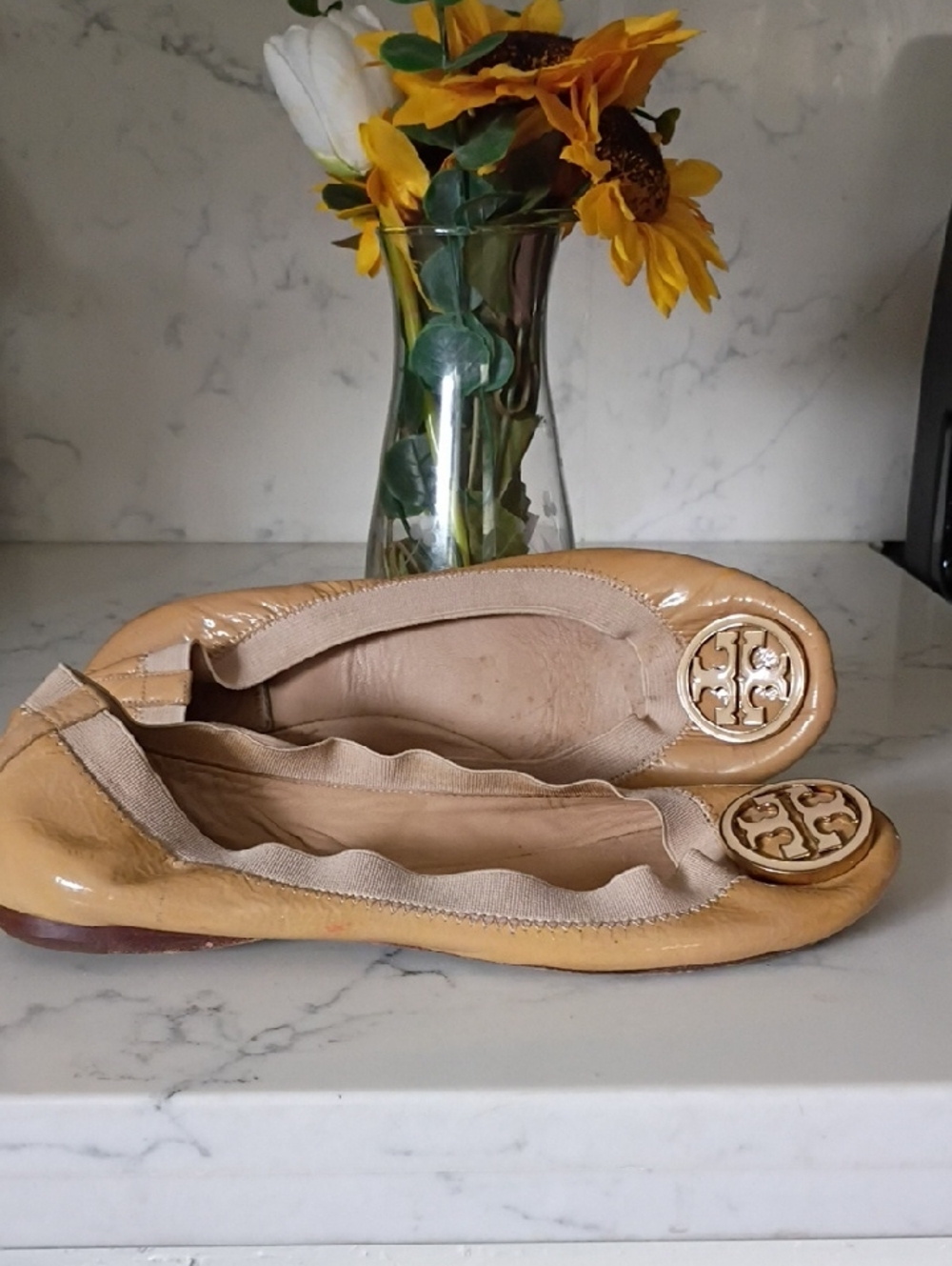 Tory Burch Reva Patent Leather Ballet Flats in Tan